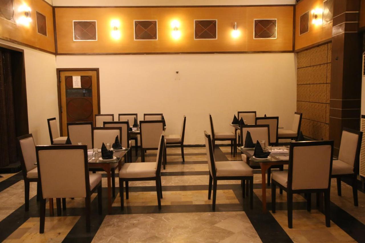 Carlton Tower Hotel Lahore Exterior foto