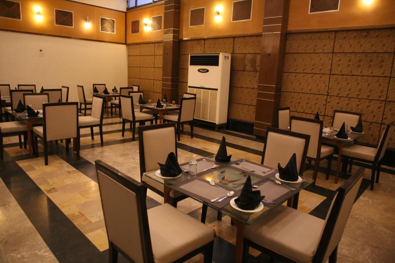 Carlton Tower Hotel Lahore Exterior foto