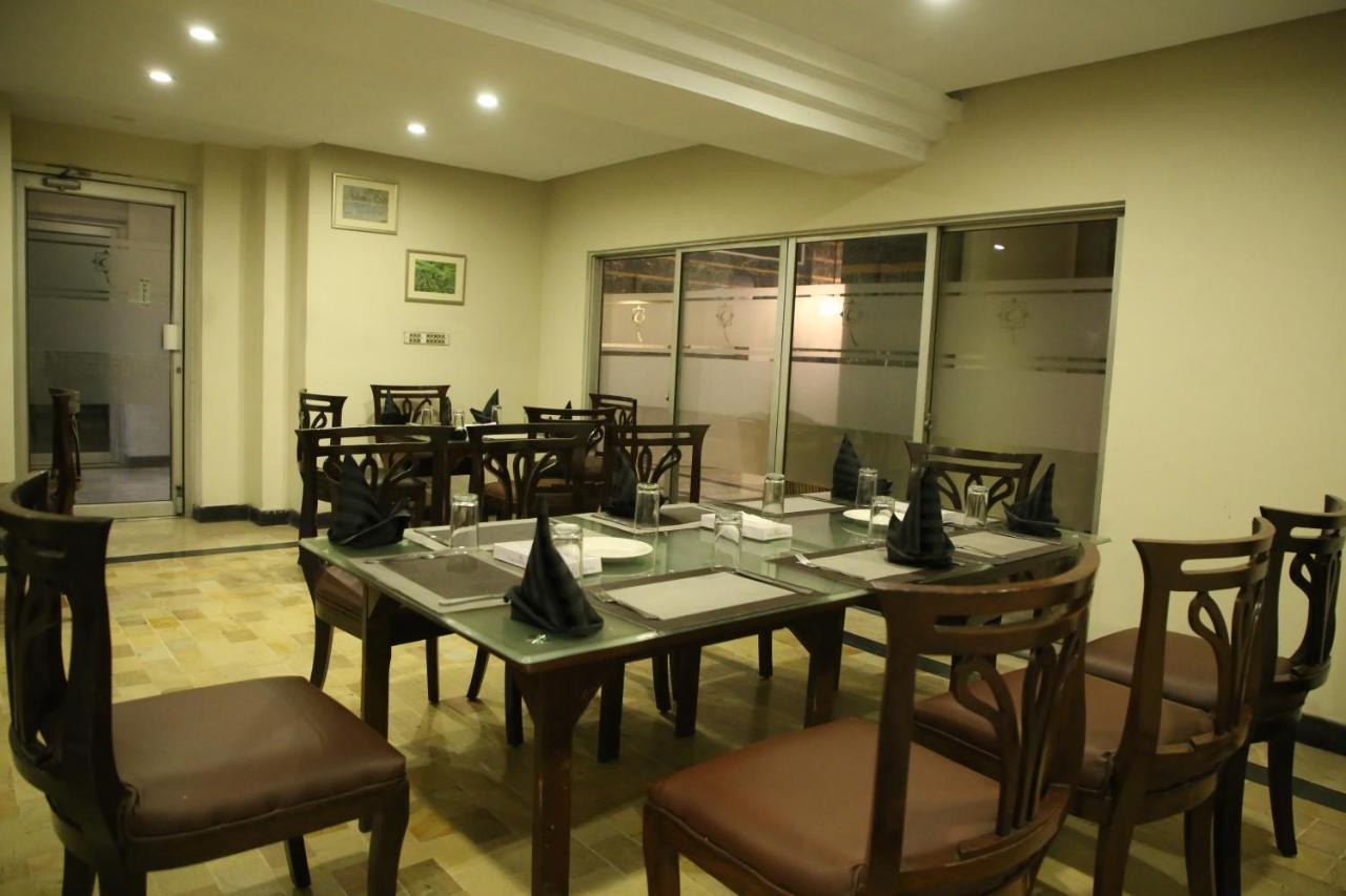 Carlton Tower Hotel Lahore Exterior foto