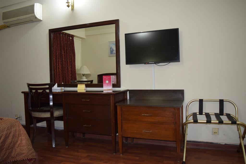 Carlton Tower Hotel Lahore Exterior foto