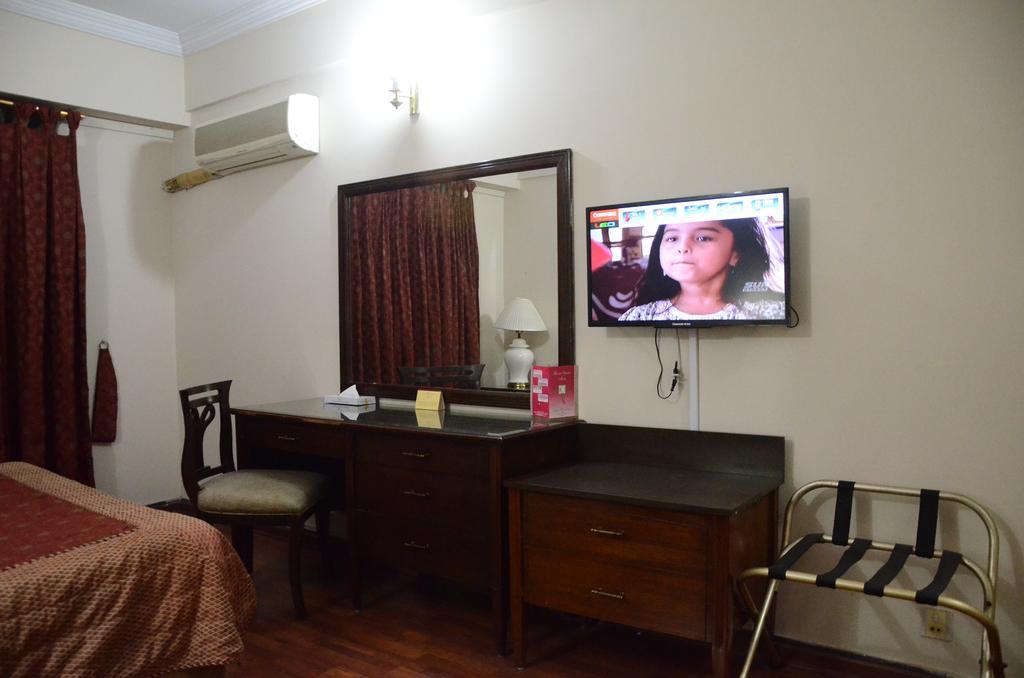 Carlton Tower Hotel Lahore Exterior foto