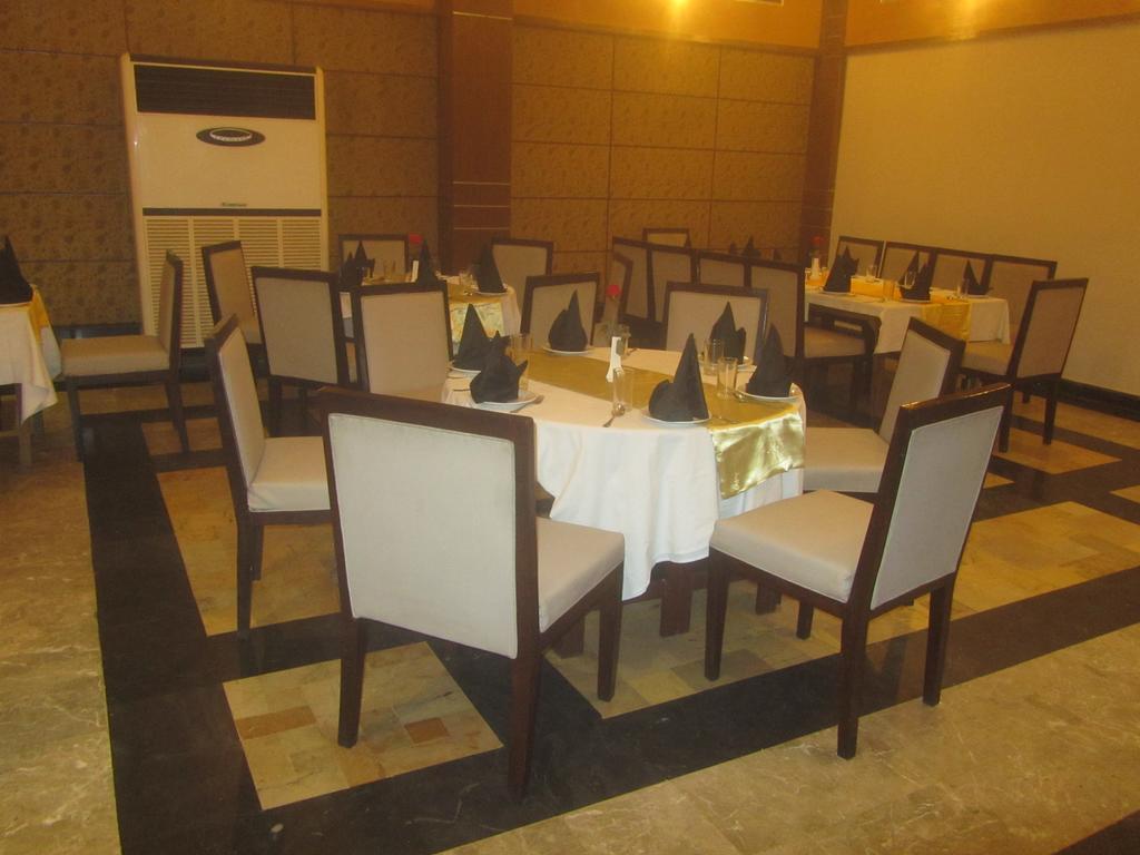 Carlton Tower Hotel Lahore Exterior foto