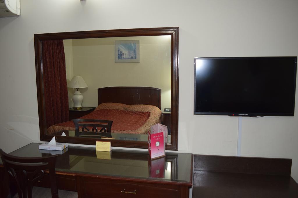 Carlton Tower Hotel Lahore Habitación foto