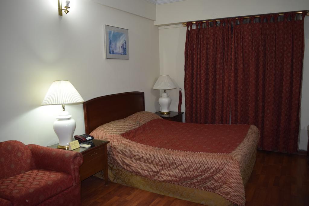 Carlton Tower Hotel Lahore Habitación foto